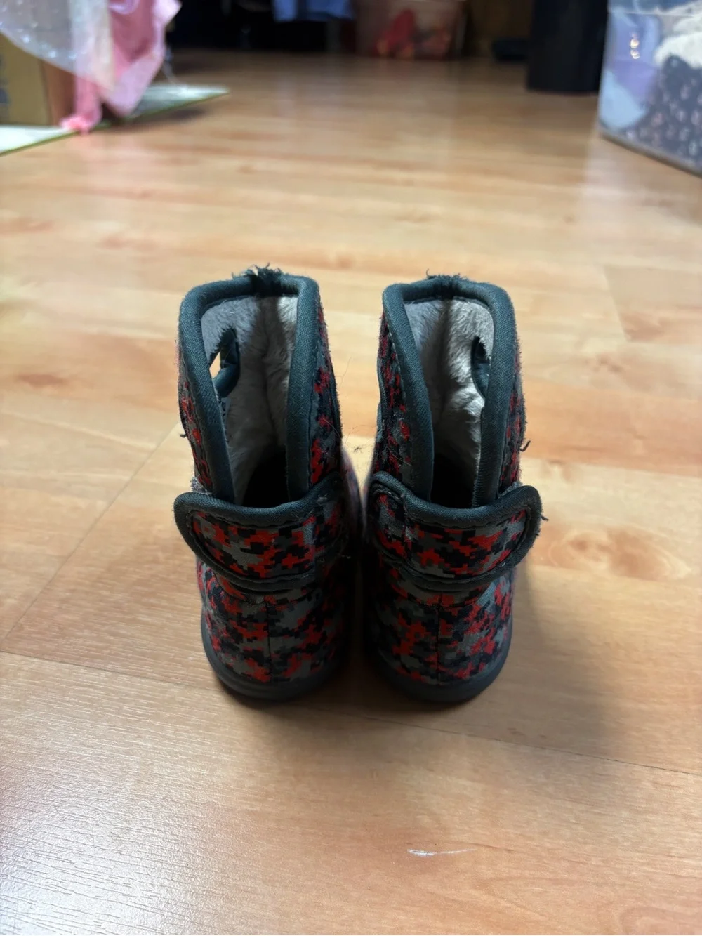 Bogs Toddler Insulated Winter Boots Red Gray Camo Pull On Rain Snow Boot Size 6